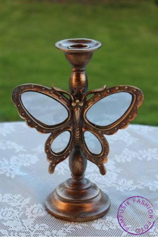 Svietnik v tvare motýľa